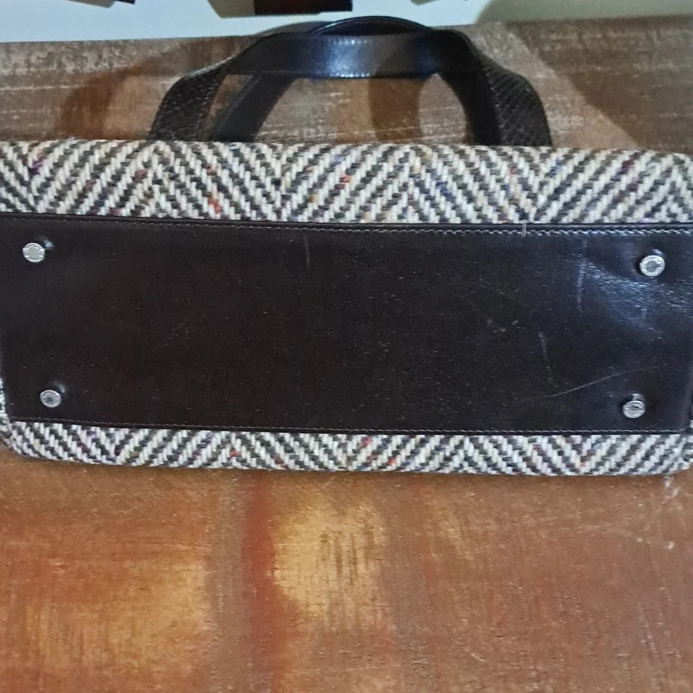 Elegant Kate Spade Tweed Handbag with Brown Leather Accents - Picture 7 of 10